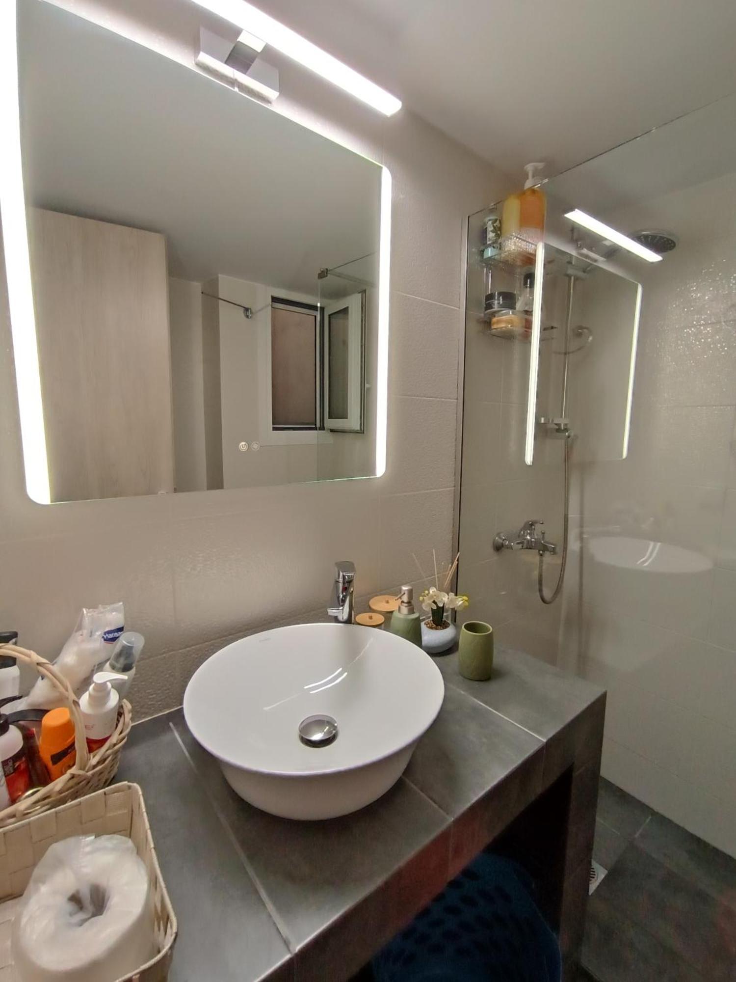 Luxury & Spacious Apartment In Athens Atenas Exterior foto